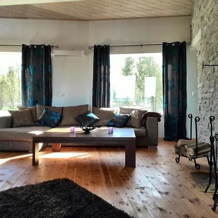 Ninavarava Holiday House Κουρεσάαρε