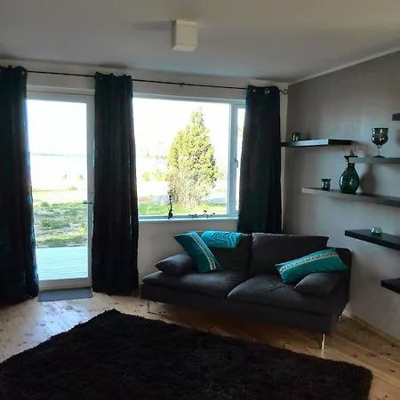 Πανσιόν Ninavarava Holiday House Κουρεσάαρε