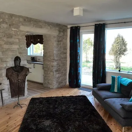 Ninavarava Holiday House