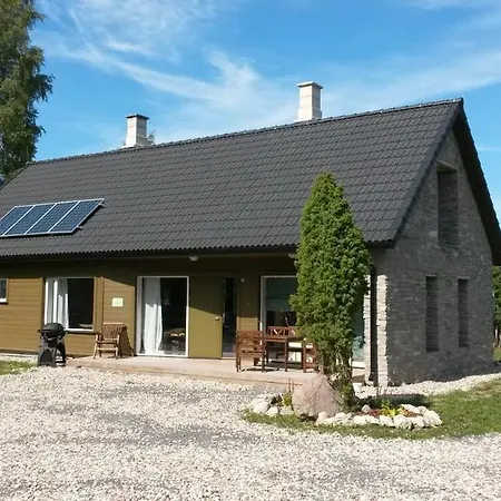 Ninavarava Holiday House Πανσιόν Κουρεσάαρε