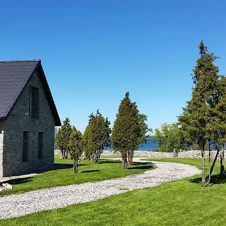 Ninavarava Holiday House * Κουρεσάαρε